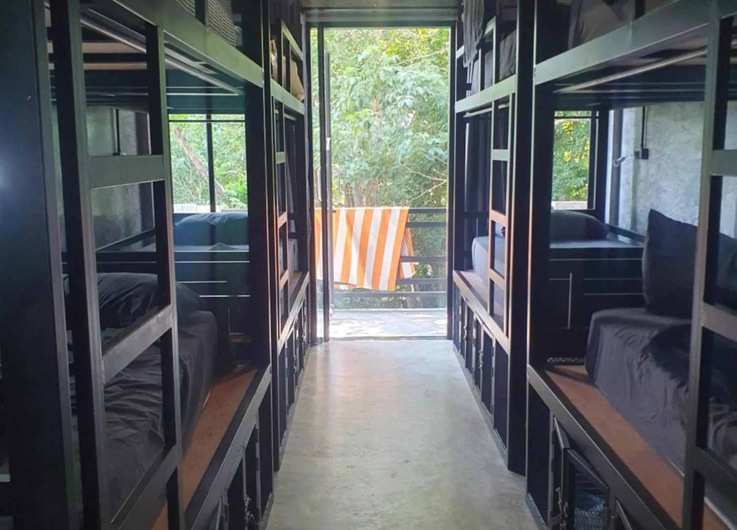 קו טאו Deishaview Jungle Hostel תאילנד